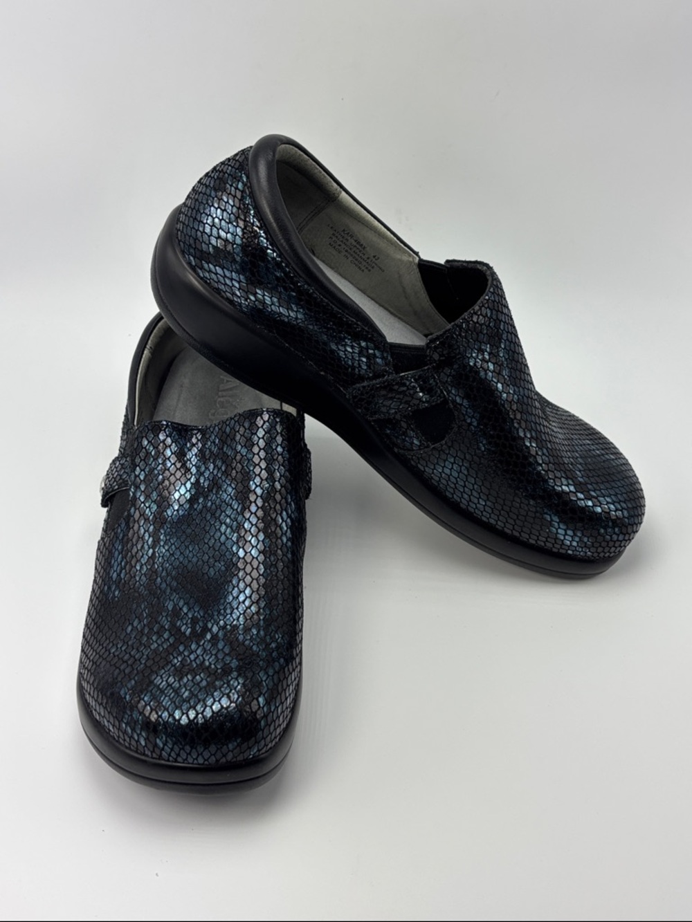 Alegria Kara Blue Iridescent Snake-Print Slip-On‎ Clogs - size 43EU/US 13